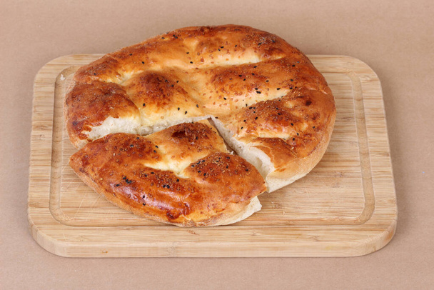 Ramadan Pita (Ramazan Pidesi) Traditioneel Turks brood voor de heilige maand Ramadan. - Foto, afbeelding