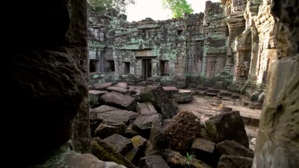 4K, Preah Khan, Angkor Wat Thom, Kamboçya 'daki antik anıt kalıntıları. Dini bir mimari, Khmer İmparatorluğu tarafından inşa edilen Siem Reap yakınlarındaki binaları simgeliyor. Asya 'da popüler bir turizm beldesi. - Video, Çekim