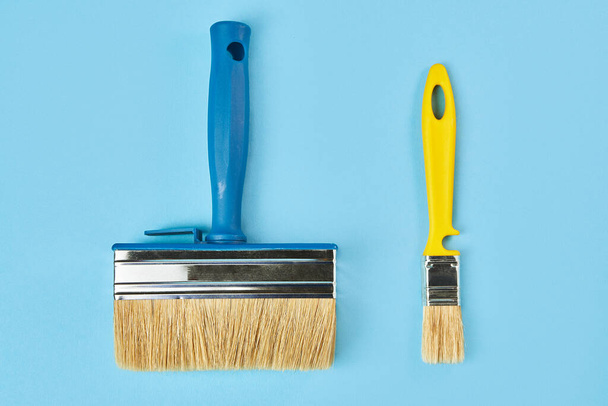 new brushes for painting and repair. blue background - Foto, imagen