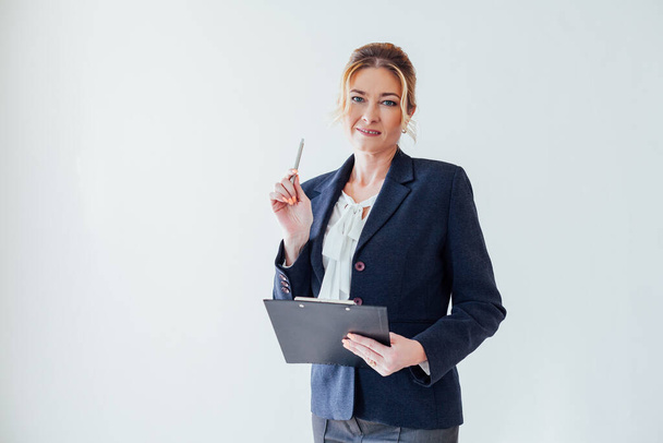 portrait of a beautiful businesswoman in a business suit with folders for papers - Foto, immagini