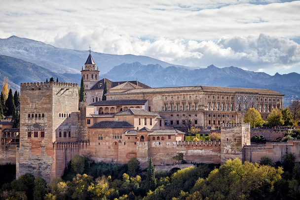 Alhambran palatsi, Granada, Espanja
 - Valokuva, kuva