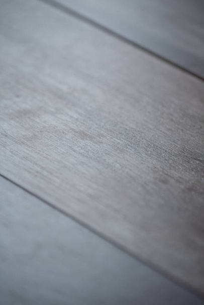 Λευκό γκρι ξύλο δρυός υφή για φόντο. Φως επιφάνειας καθαρό από την επιφάνεια του τραπεζιού άποψη. Λαμινική υφή. Τιμολόγιο για σχεδιαστές - Φωτογραφία, εικόνα