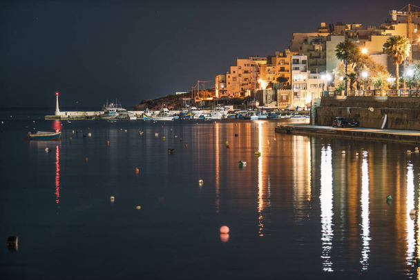 Photo de nuit de la baie Saint-Paul Xemxija Malte
  - Photo, image