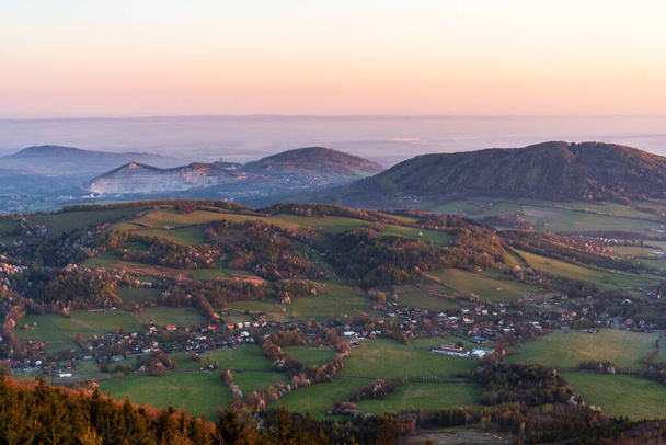 sunrise in the valley of a beautiful green field in spring with fog, Czech Beskydy Frenstat pod Radhostem - Foto, Imagem
