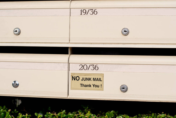 シドニー,オーストラリアのレターボックスにジャンクメールの署名なし - 写真・画像