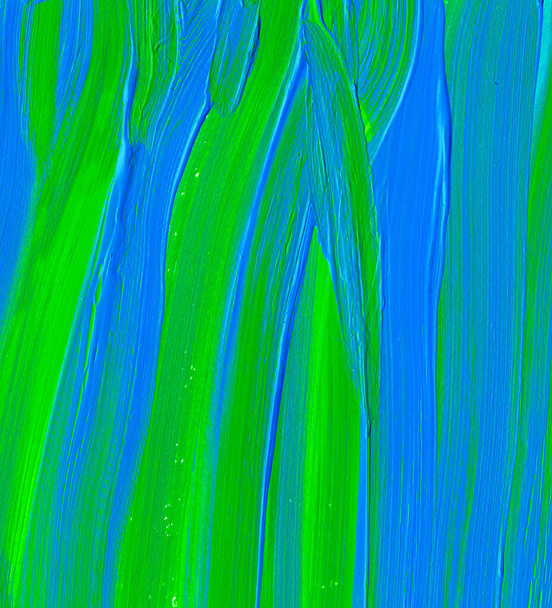 Kreatív zöld és kék elvont kézzel festett háttér, tapéta, textúra, közelkép töredéke akril festészet ecsettel stroke - Fotó, kép