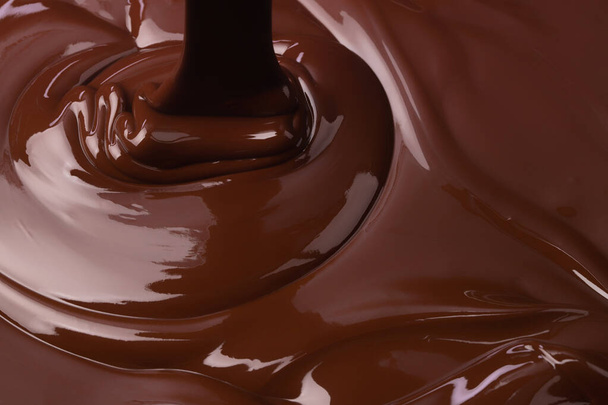 розтопити темний шоколадний фон. лиття рідкого какао-десерту
 - Фото, зображення
