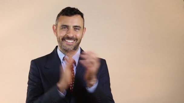 Business man clapping hands - Felvétel, videó