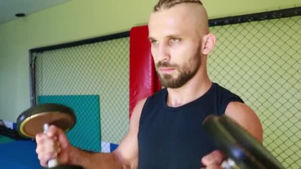 male kickboxer goes in for sports in the gym - Footage, Video