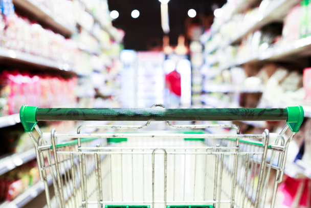 Shopping cart in supermarket, Abstract blurred photo in shopping malls, Cart in the market concept. - Fotoğraf, Görsel