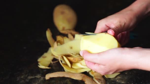 Szekrény szakács kéz vágás burgonya - Felvétel, videó