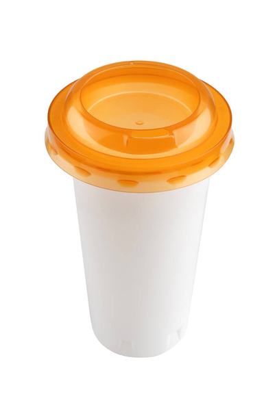 Blanco plastic koffiebeker geïsoleerd op wit - Foto, afbeelding