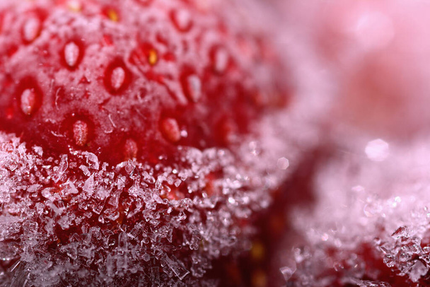 Frozen strawberry selectived focus and blurred background. - Zdjęcie, obraz