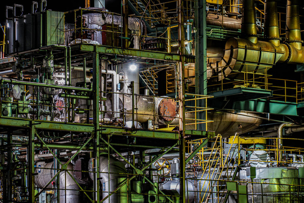 川崎京浜工業地帯の工場夜景 - 写真・画像