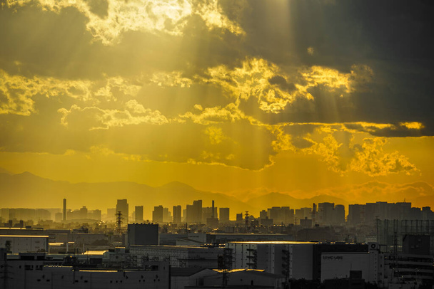 Ουρανοξύστης του Τόκιο τυλιγμένος σε λυκόφως - Φωτογραφία, εικόνα