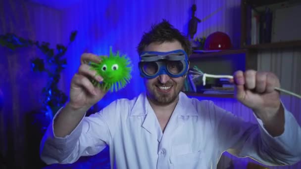 Dr. coronavirus. Crazy doctor is shocking the virus. Treatment Covid-19. Funny scientist conducts tests in the laboratory. Electric shock. Hairy nerd with big glasses and a white coat.  - Footage, Video
