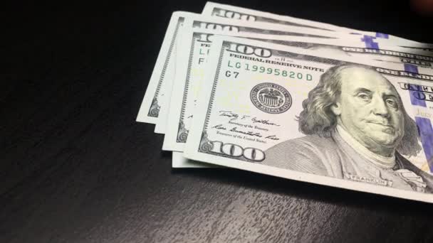 Μετρώντας στοίβα χρημάτων, χαρτονόμισμα 100 δολαρίων - Πλάνα, βίντεο