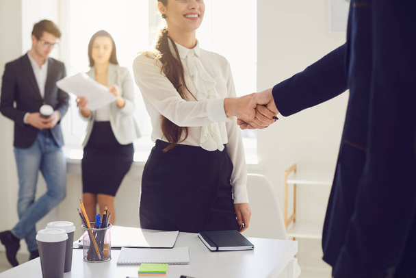 Handshake.Business people give a handshake at a meeting a successful contract in the office. - Zdjęcie, obraz