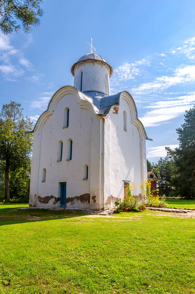 ロシアのヴェリキー・ノヴゴロドにあるペリン・スケテのテオトコス生誕のペリン教会 - 写真・画像