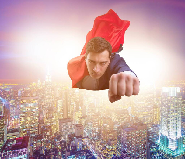 Süper kahraman iş adamı şehrin üzerinde uçuyor. - Fotoğraf, Görsel