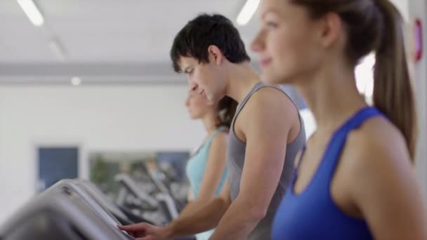 szkolenia fitness club, siłownia i sportowe aktywności osób 4of27 - Materiał filmowy, wideo