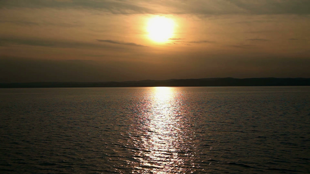 Amplia toma de sol en el lago Balaton en Hungría
 - Metraje, vídeo