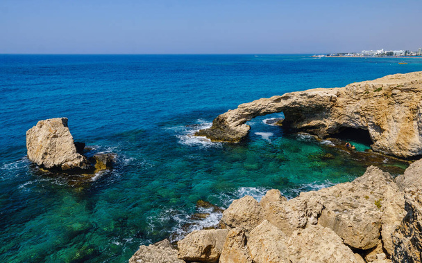 Arc d'amoureux en Méditerranée. Chypre Attraction
 - Photo, image