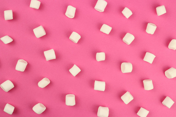 marshmallow pattern white on pink background, background, texture - 写真・画像