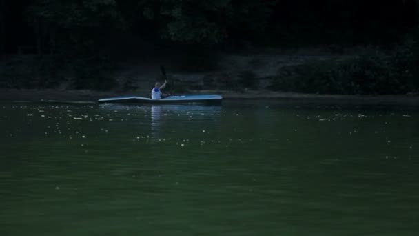 Kayaker in kayak più grande in competizione
 - Filmati, video