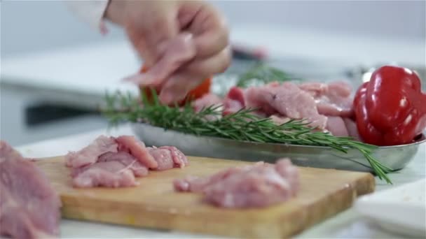 Preparing dish with turkey steaks - Materiał filmowy, wideo