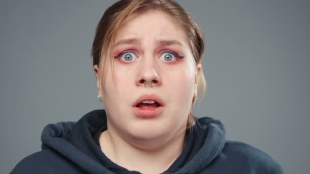 Videó ijedt kövér nő, portré - Felvétel, videó