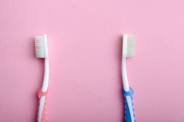 toothbrushes in love or upset on pastel colors as a man and woman - Foto, Imagem