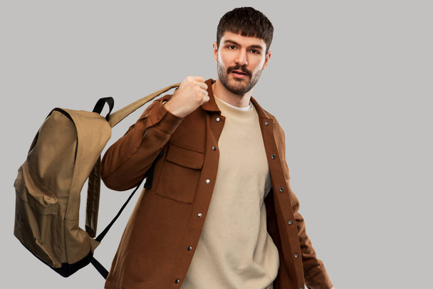 young man with backpack - Foto, imagen