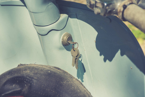 τιμόνι απελευθέρωση κλειδαριά vespa 50 ειδική vintage piaggio - Φωτογραφία, εικόνα