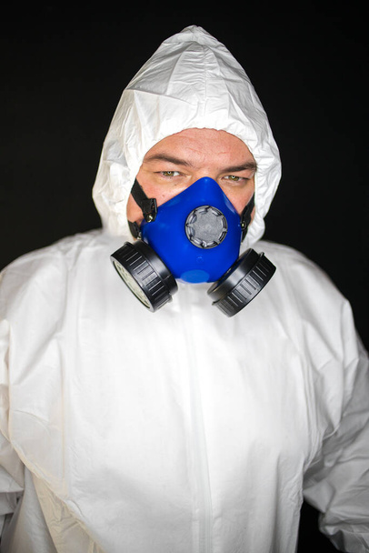 Close up portrait image of a health worker wearing protective clothing and masks working with Vaccines for dangerous viruses - Foto, Imagem