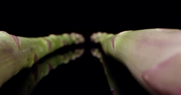 新鮮なアスパラガスの緑の長い野菜スーパーマクロを閉じる - 映像、動画