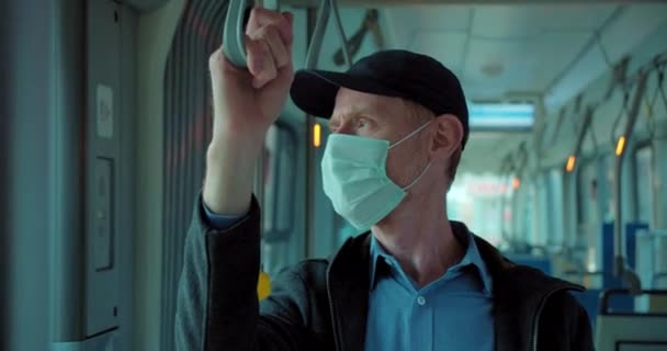 Man in face mask traveling on tram - Imágenes, Vídeo