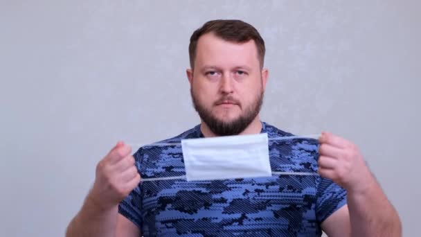 man puts on a protective mask. Hides his eyes. concept prevent the spread of germs and bacteria and avoid infection with the crown virus - Кадри, відео