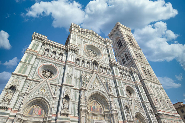 Собор Санта-Марія-дель-Фьоре (Дуомо) і Giottos дзвіницею (campanile), Флоренція, Італія - Фото, зображення
