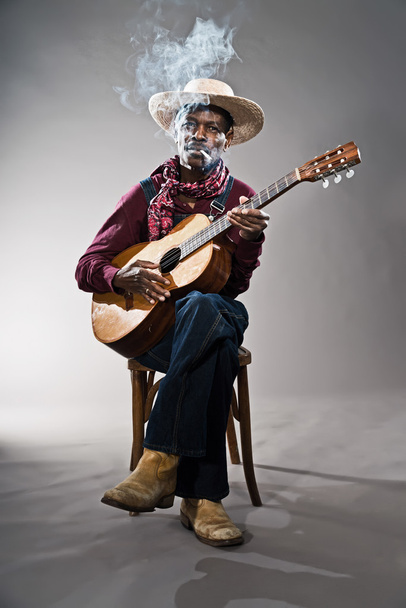retro senior afro americký blues muž v dobách otroctví. wearin - Fotografie, Obrázek