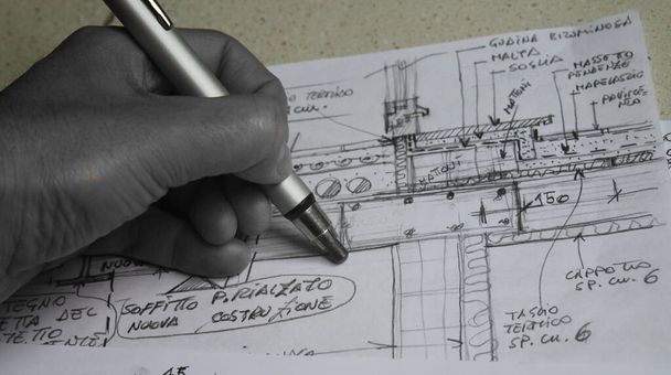 Архитектор самостоятельно проектирует карандашом - Фото, изображение