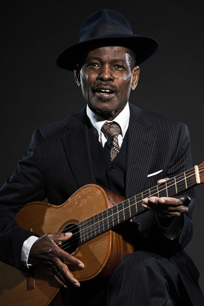 człowiek retro starszy afro american blues. noszenie prążkowany garnitur z - Zdjęcie, obraz