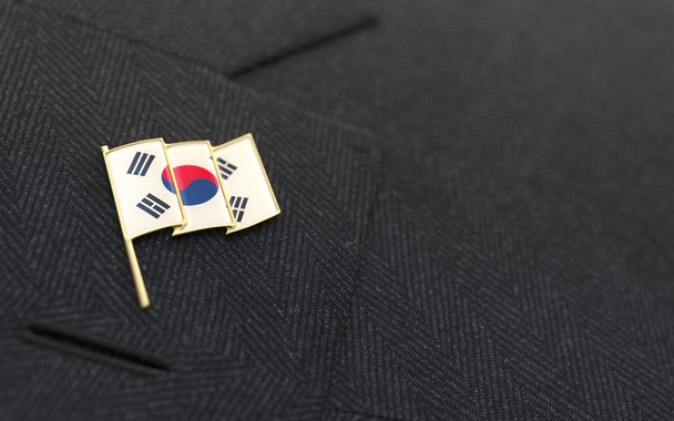 Νότια Κορέα σημαία πέτο καρφίτσα στο γιακά του ένα επαγγελματικό κοστούμι - Φωτογραφία, εικόνα