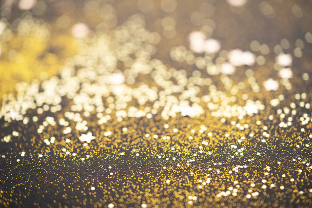 Kaunis jouluvalo tausta. Abstrakti glitter bokeh ja hajallaan kimaltelee kultaa, musta - Valokuva, kuva