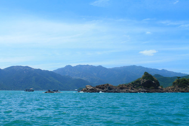 Pohled na tyrkysové moře a ostrovy. Nha Trang. Vietnam - Fotografie, Obrázek