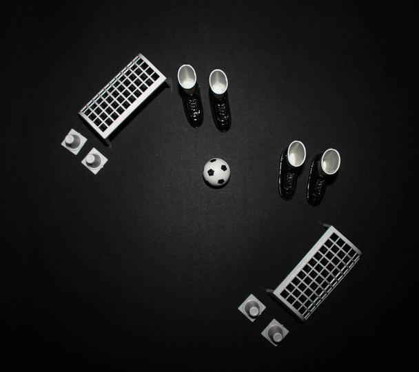 Fußball für Kinder auf schwarzem Hintergrund - Foto, Bild