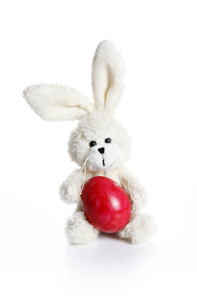Conejito de Pascua relleno con huevo rojo
 - Foto, imagen