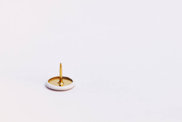 a sharp thumbtack on white background - Foto, afbeelding