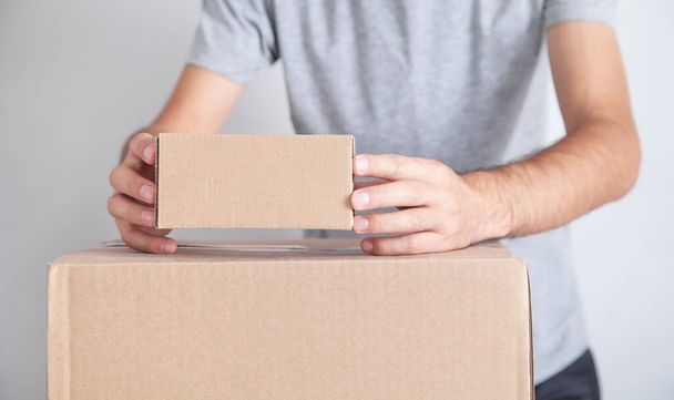 Man with a cardboard box. Products, Commerce, Retail, Delivery - Foto, Imagem