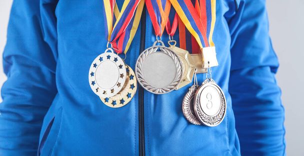 Deportista con medallas. Deportes, Ganador, Éxito
 - Foto, imagen
